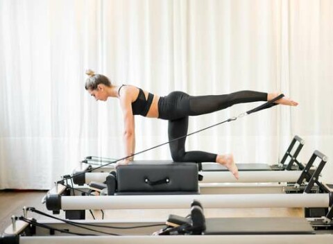 Formujte postavu rýchlejšie s dynamickým Pilates Reformer vo Flexity Studiu