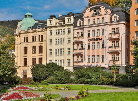 Centrum Karlových Varov pri kolonáde v Olympia Wellness Hoteli **** s polpenziou, wellness a procedúrami