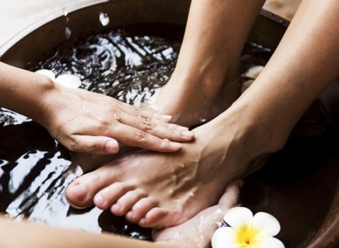 Manikúra alebo pedikúra. Starostlivosť o nechty v salóne krásy WhiteLab.