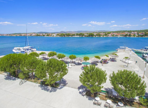 Dalmácia: Hotel Spongiola **** s polpenziou, bazénom a plážou + 2 deti zdarma.