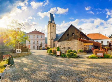 Šumava: Hotel U Martina *** priamo pod hradom Rožmberk s polpenziou a vírivkou.