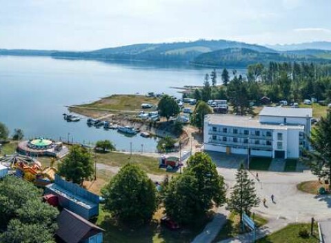 Dovolenka na brehu Oravskej priehrady s polpenziou a možnosťou plavby na lodi v hoteli Prístav***