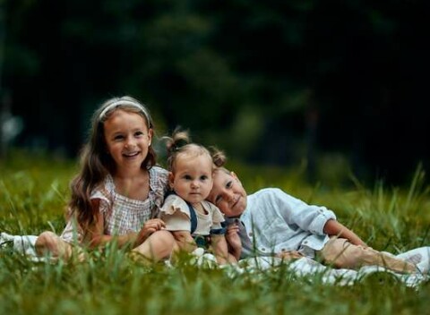 Profesionálne rodinné fotenie v exteriéri s fotografom Petrom Radváni