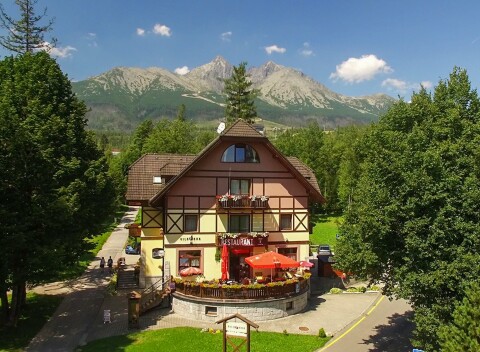 Vysoké Tatry: Tatranská Lomnica pri bobovej dráhe a atrakciách vo Vile Park *** s polpenziou + 2 sauny a zľavy