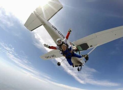 Darčeková poukážka na tandemové zoskoky od Let nebom