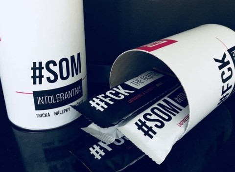 Chutné a zdravé Raw tyčinky v tubuse – 6 kusov s kakaovou alebo ovocnou príchuťou.