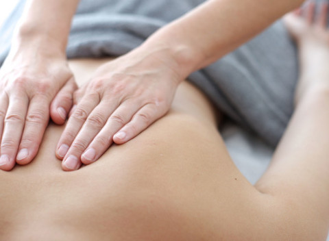 Klasická masáž chrbta 30 min. alebo 40 min. masáž chrbta a krku + rašelinový zábal.