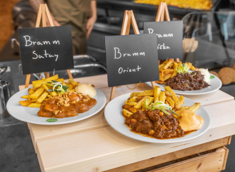 Špeciality od Bramm vo Fresh Markete. Kurací satay, hovädzie líčka či bravčové s omáčkou.