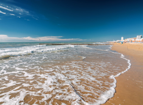 Taliansko v Hoteli Panorama *** 20 m od hotelovej pláže s raňajkami a bicyklami.