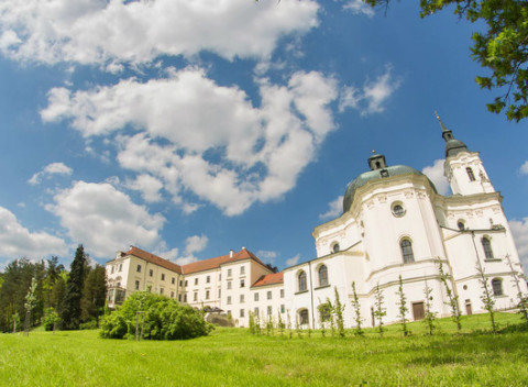 Pobyt na zámku Krtiny v Moravskom krase s polpenziou vrátane divinových špecialít.