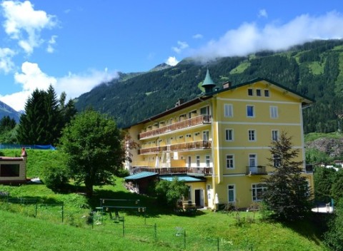 Rodinná dovolenka v TOP stredisku v salzburských Alpách so saunou a welcome drinkom.