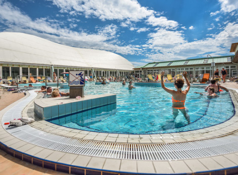 Pobyt v Aqua Hoteli Termál*** len 40 km od Bratislavy s neobmedzeným kúpaním a wellness.