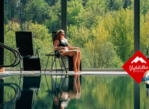 Slnečné Krkonoše z hotela Vyhlídka v Jánskych Lázních s polpenziou a wellness + 2 deti do 15 r..