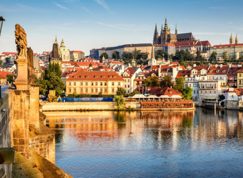 Po stopách Prahy priatelia. Praha pre dvoch s raňajkami v komfortných hoteloch.