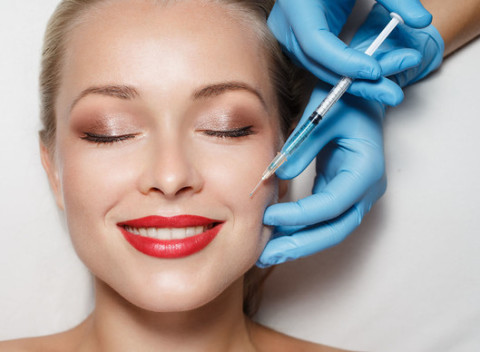 Lekárske vyhladenie vrások botulotoxínom - najúčinnejšia metóda na omladenie tváre.