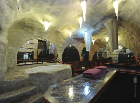 Romantika na južnej Morave v hoteli Stýria s polpenziou, bazénom a hodinou privátnej vírivky.