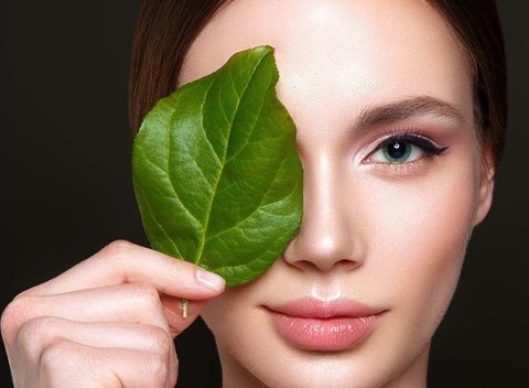 Ošetrenia pleti prírodnou kozmetikou PHYT’S  z esenciálnych olejov, byliniek, rastlinných olejov.