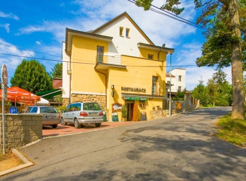 Havlíčkův Brod v Penzióne Hurikán s polpenziou, wellness s bazénom, saunou i masážou.