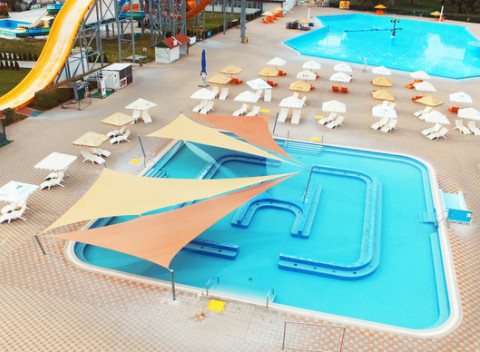 Apartmán Solaris len 80 m od termálneho kúpaliska Vadaš v Štúrove s dieťaťom do 12 rokov zdarma.