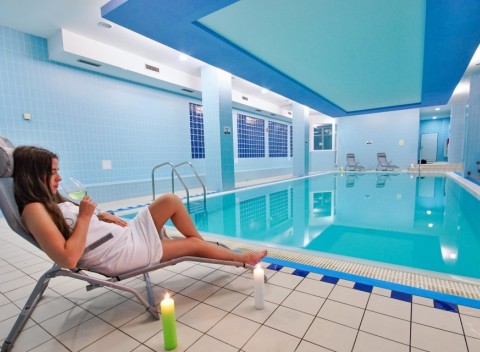 Biele Karpaty: Horský Hotel Jelenovská *** s polpenziou, bazénom i procedúrou.