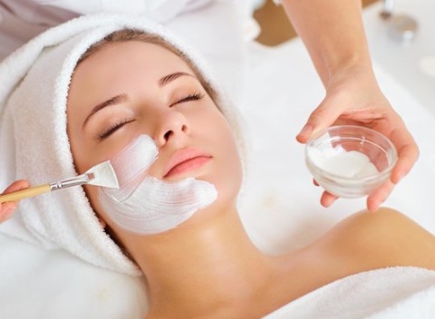 Účinné ošetrenia pleti s masážou pre krásnu a sviežu pleť vo Vašom salóne.