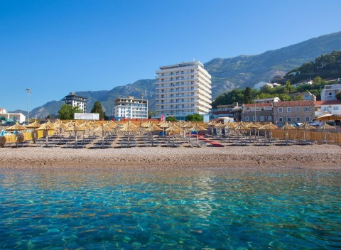 Dovolenka v Čiernej Hore v hoteli Sato**** s polpenziou priamo pri Jadrane.