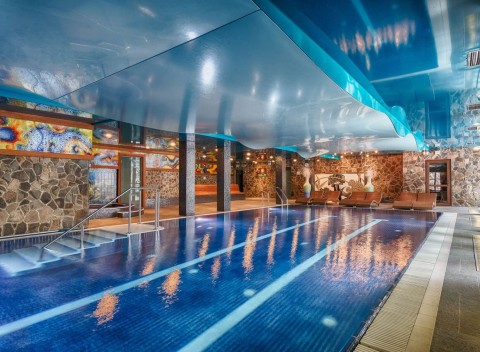 Fantastický pobyt na Štrbskom Plese s neobmedzeným wellness a polpenziou v 4* hoteli Borovica.