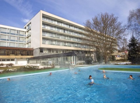 Kúpele Piešťany - Pobyt s polpenziou a bazénmi v hoteli Grand Splendid***.