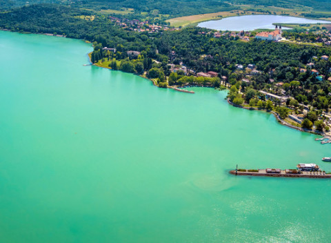 Štvorhviezdičkový pobyt s výhľadom na Balaton, súkromnou plážou a neobmedzeným wellness.