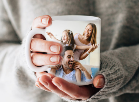 Vyčarujte svojej milovanej osobe úsmev. Magický hrnček s vlastnou potlačou 2 +1 zadarmo.