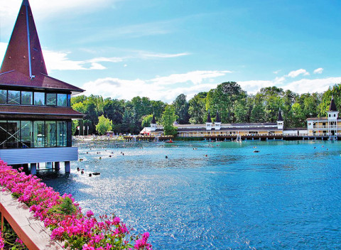 Hévíz v apartmánoch s raňajkami + zľava do termálov a platnosť do februára 2020.