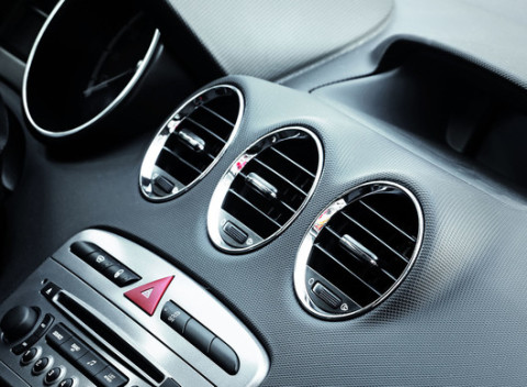 Čistenie klimatizácie ozónom. Zbavte sa vo vašom aute všetkých pachov, alergénov, plesní, vírusov.