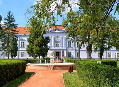 Leto v krásnom prostredí Kaštieľa Mojmírovce**** len 5 min. autom od ThermalParku Nitrava.