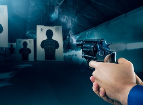 Streľba ostrými nábojmi v protiatómovom kryte pod Bratislavským hradom.