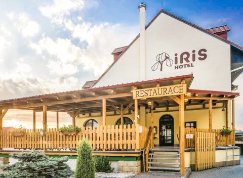 Pálava vo Wellness Hoteli Iris *** s polpenziou, vírivkou a rašelinovým zábalom.