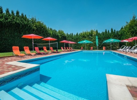 Leto plné kúpania za super cenu a s dieťaťom zdarma vo wellness penzióne Viktória.