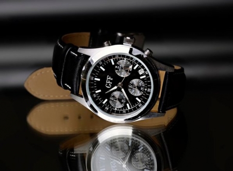 Vkusné pánske hodinky Strojček Quartz, elegantné balenie, tri podciferníky