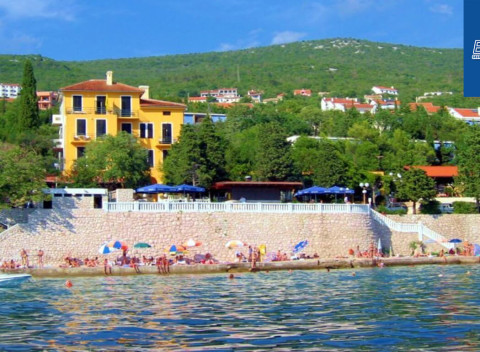 8 letných dní v Pavilónoch Riviera** v Crikvenici s polpenziou a autobusovou dopravou v cene.