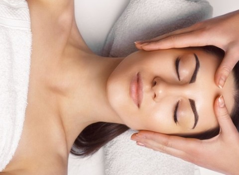 Letné kozmetické ošetrenia alebo úprava obočia. Doprajte si profesionálnu starostlivosť o pleť,