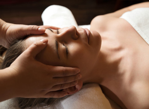 Relaxačná alebo antimigrenózna masáž olejmi DoTerra - oddychujte aspoň na chvíľu.