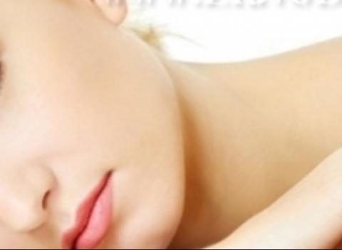 Ošetrenie očného okolia- botoxový efekt. Zastavme čas s luxusnou kúrou očného okolia. Vráťme očiam krásu, jas a mladosť, teraz so zľavou 59% len za 19,90 € !