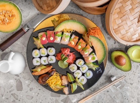 Exotické sushi set Rainbow pre 2 osoby v reštaurácii Hotela Mamas ****.