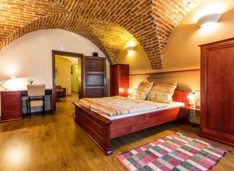 Preneste sa v čase a užívajte si víkend v čarovnom Penzióne pod Kláštorom s raňajkami.