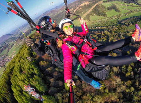 Tandemový let na padáku - vychutnajte si poriadnu dávku adrenalínu a nezabudnuteľné výhľady.