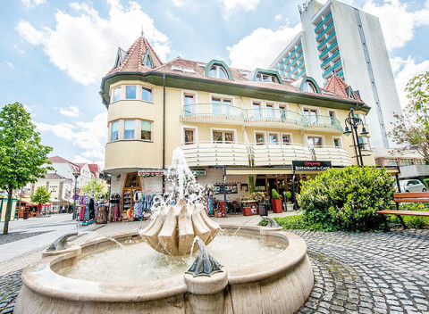 Prežite 3, 4 alebo dokonca 6 dni v kúpeľoch Hévíz v hoteli len 200 m od termálov + polpenzia.