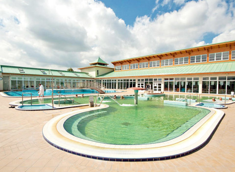 Mosonmagyaróvár v hoteli so vstupom do termálov, privátnym wellness, masážou a polpenziou.