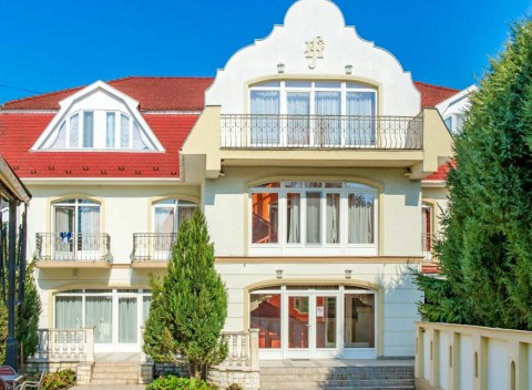 Hajdúszoboszló: Aqua Blue Hotel + polpenzia a neobmedzené wellness pri kúpeľoch.