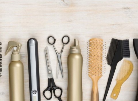 Dámsky a pánsky strih alebo nadpájanie vlasov vo Friseur salon v Bratislave.