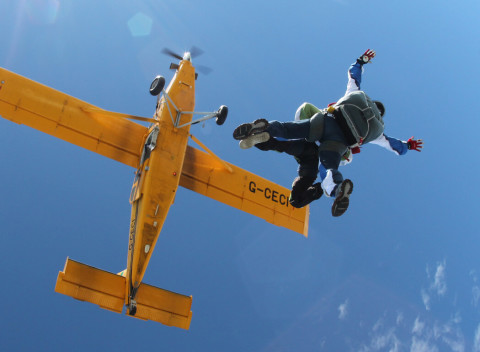 Tandemový zoskok z výšky 3000m alebo 4000 m - TOP tip na adrenalínový darček.