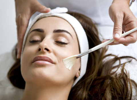 Oxygenoterapia s luxusnou platinou a LED terapioupre rozžiarenú, hladšiu a pružnejšiu pleť.